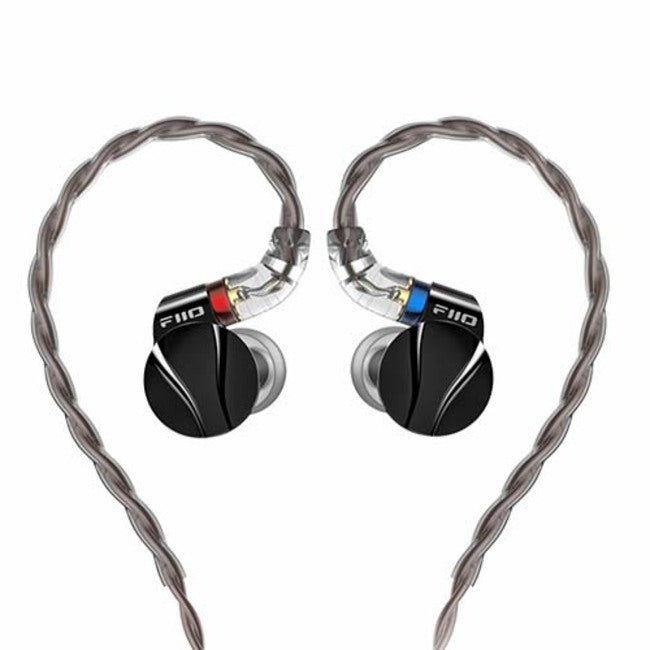 Fiio FD15 InEar Monitor – 13.88mm Large Dynamic Magnesium-Aluminum Driver – Grand Sound, Well Accessoried
אוזניות אינאיר דינמיות אפ.די.15 מבית פיו עם דרייבר דינמי גדול של 13.88 מ"מ עשוי ממגנזיום-אלומיניום עם סאונד משובח ואבזור נדיב
