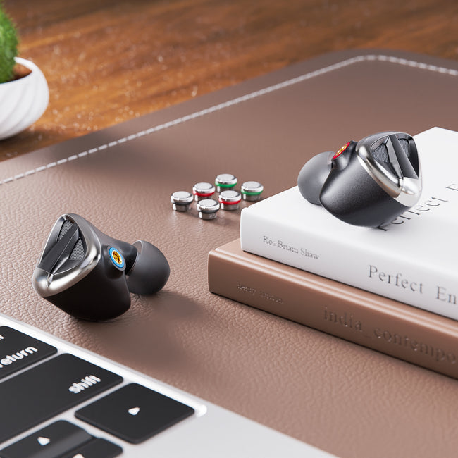 FiiO FH19 Hybrid In-Ear Monitor - IEM -2 Dynamic 6 BA – 8 Drivers, Semi-Open Earphone, Titanium midframe Aluminum shell
אוזניות מוניטור אינאיר מקצועיות חוטיות, היברידיות FiiO FH19 – 2 דרייברים דינמיים ושישה דרייברי BA במבנה פתוח חלקית