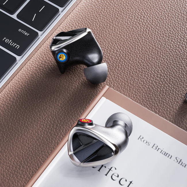 FiiO FH19 Hybrid In-Ear Monitor - IEM -2 Dynamic 6 BA – 8 Drivers, Semi-Open Earphone, Titanium midframe Aluminum shell
אוזניות מוניטור אינאיר מקצועיות חוטיות, היברידיות FiiO FH19 – 2 דרייברים דינמיים ושישה דרייברי BA במבנה פתוח חלקית