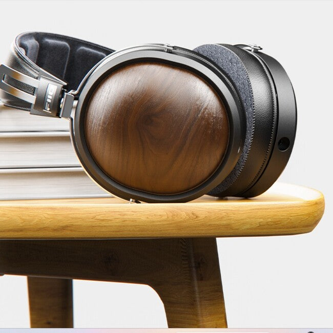 FiiO FT1 – Over-Ear Closed-Back Headphones, 60mm Large Dynamic Driver, American Black Walnut Shell
אוזניות קשת חוטיות אודיופיליות עוטפות אוזן, FiiO FT1 גב סגור מעץ אגוז אמריקאי כהה, דרייבר 60 מ"מ, כולל תיק נשיאה יוקרתי