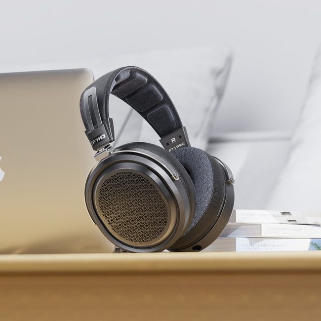 FiiO FT1 Pro – Over-Ear Open-Back Planar Headphones, Black
אוזניות קשת חוטיות פלנריות עוטפות אוזן, FiiO FT1 Pro גב פתוח, כולל תיק נשיאה יוקרתי, צבע שחור