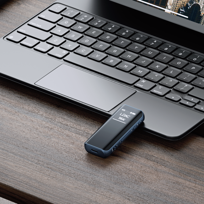 FiiO BTR15 – Bluetooth Portable Dac and Headphone Amplifier AMP/DAC
מגבר אוזניות נייד עם מקלט בלוטוס וממיר אותות דיגיטל לאנלוג – דאק, דגם בי.טי.אר. 15 מבית פיו