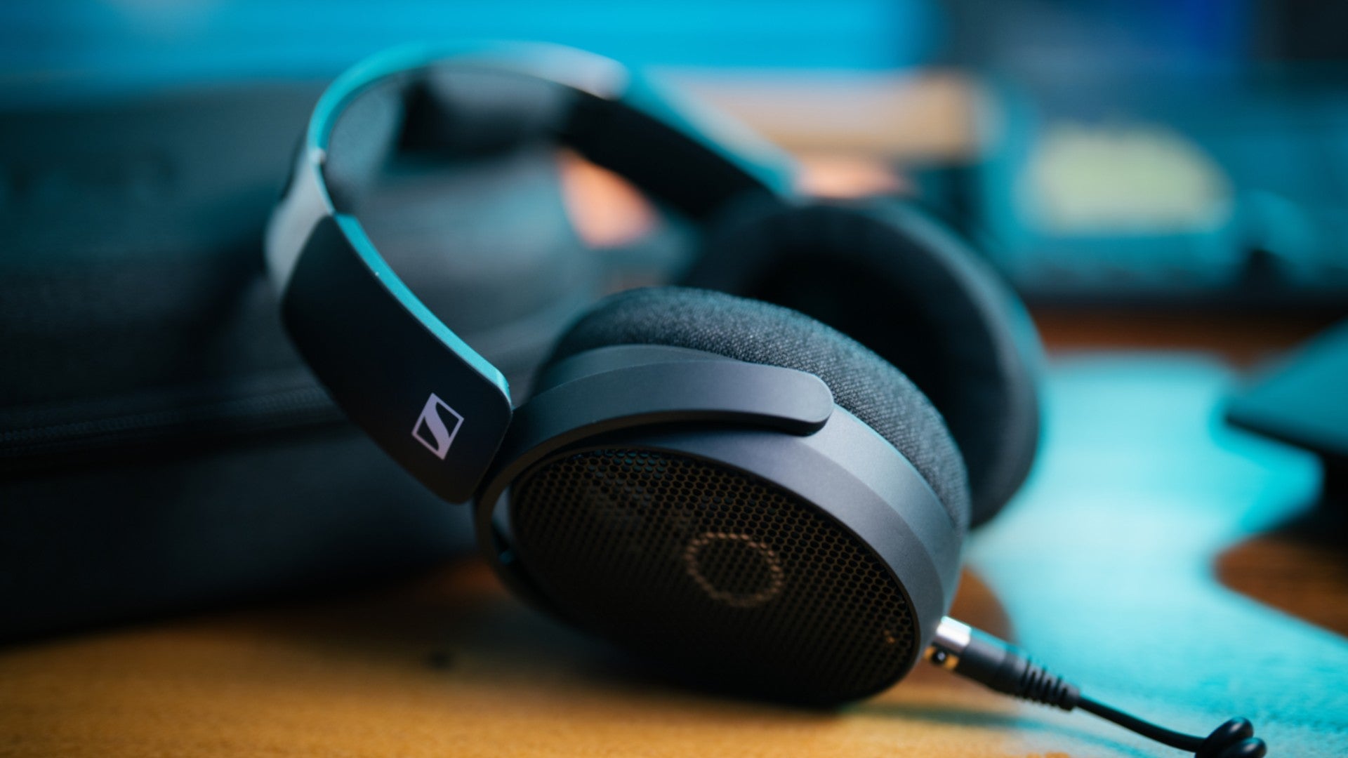 אוזניות סנהייזר HD490Pro, אוזניות מוניטור סטודיו מקצועיות, חוטיות גב פתוח עוטפות-אוזן
Sennheiser HD490Pro, Over-Ear, Open-Back wired Professional Studio Monitor Headphones