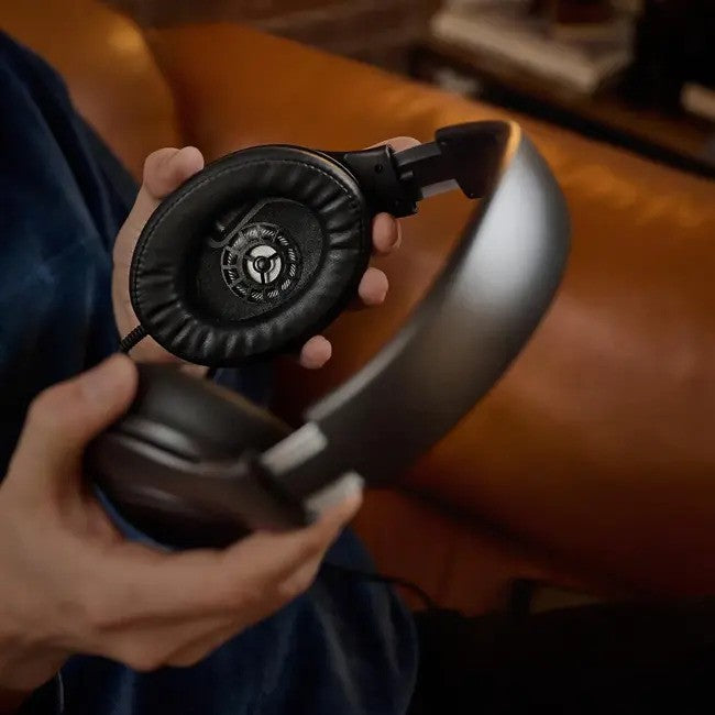 Sennheiser HD620S Over-Ear, Wired, Closed Back, Dynamic Audiophile Headphones
אוזניות סנהייזר אודיופיליות, HD620S אוזניות קשת חוטיות, גב סגור, דרייבר דינמי 42 מ"מ
