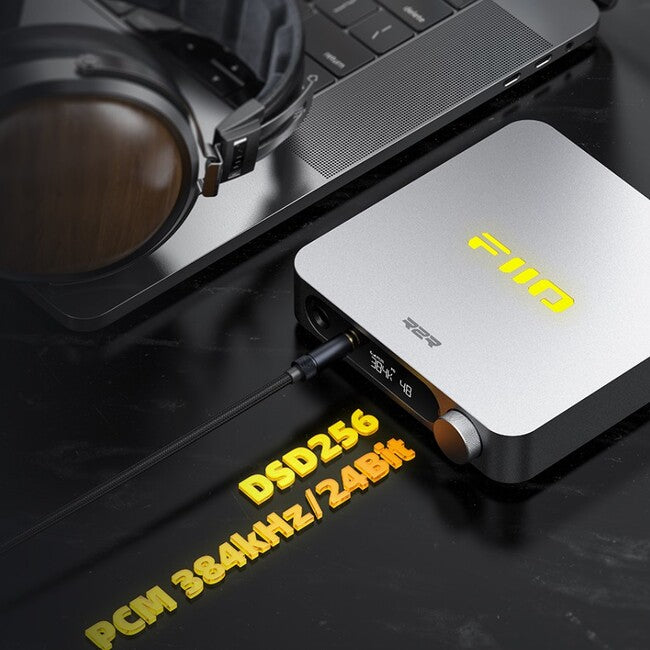 FiiO K11 R2R Desktop DAC and Headphone Amplifier - Fully differential true 24Bit R2R DAC
מגבר אוזניות שולחני וממיר אותות דיגיטל לאנלוג בשיטת מערך טרנזיזטורים (אר.טו.אר) דגם קיי11 מבית פיו