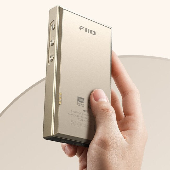 FiiO M21 – Hi-Res Lossless Portable Digital Audio Player – DAP, Titanium-Gold
נגן אודיו דיגיטלי נייד יוקרתי מבית פיו, FiiO M21, כולל מגבר אוזניות עוצמתי וממיר דיגיטל לאנלוג, לשימוש גם לאוזניות אינאיר וגם לאוזניות קשת אודיופיליות, צבע זהב-טיטניום