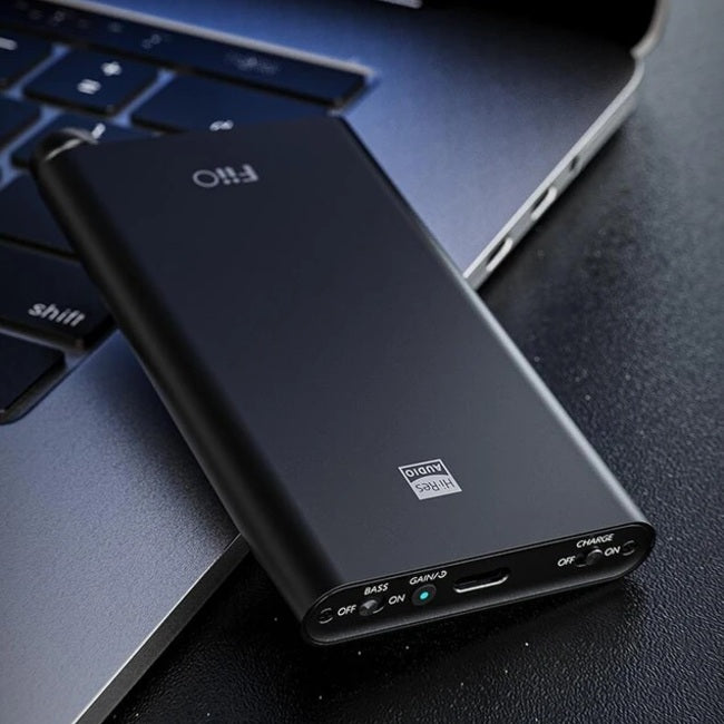 FiiO Q3 MQA Portable Headphone Amplifier&DAC, AMP/DAC: Digital to Anlog Converter FiiO מגבר אוזניות נייד וממיר אודיו דיגיטל לאנלוג מבית