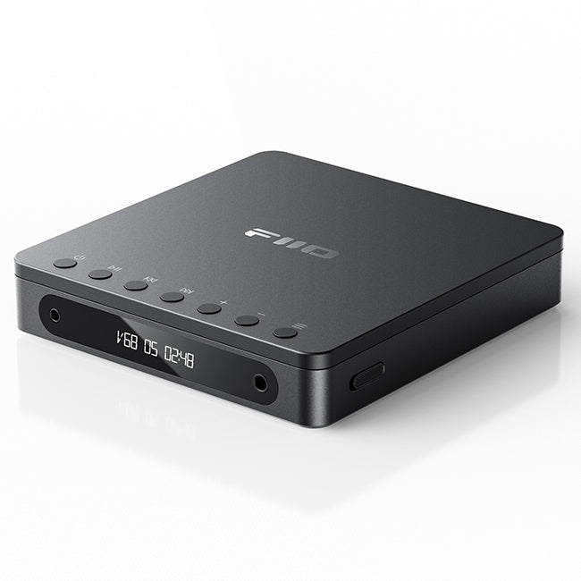 FiiO DM13 - Portable Stereo Retro CD Player + AMP/DAC, with Hi-Res Bluetooth transmission, Black
נגן דיסקים סטריאופני נייד, FiiO DM13, כולל מגבר אוזניות, קדם מגבר וממיר דיגיטל לאנלוג – DAC וכולל משדר בלוטוס איכותי, צבע שחור 
