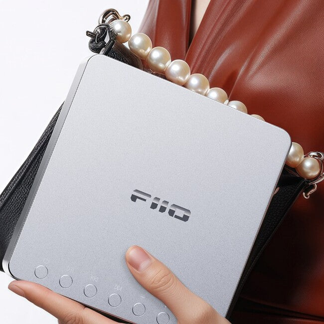 FiiO DM13 - Portable Stereo Retro CD Player + AMP/DAC, with Hi-Res Bluetooth transmission, Black
נגן דיסקים סטריאופני נייד, FiiO DM13, כולל מגבר אוזניות, קדם מגבר וממיר דיגיטל לאנלוג – DAC וכולל משדר בלוטוס איכותי, צבע שחור 
