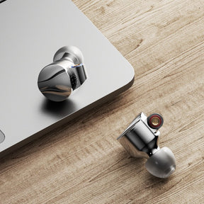 Fiio FD15 InEar Monitor – 13.88mm Large Dynamic Magnesium-Aluminum Driver – Grand Sound, Well Accessoried
אוזניות אינאיר דינמיות אפ.די.15 מבית פיו עם דרייבר דינמי גדול של 13.88 מ"מ עשוי ממגנזיום-אלומיניום עם סאונד משובח ואבזור נדיב
