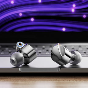 Fiio FD15 InEar Monitor – 13.88mm Large Dynamic Magnesium-Aluminum Driver – Grand Sound, Well Accessoried
אוזניות אינאיר דינמיות אפ.די.15 מבית פיו עם דרייבר דינמי גדול של 13.88 מ"מ עשוי ממגנזיום-אלומיניום עם סאונד משובח ואבזור נדיב
