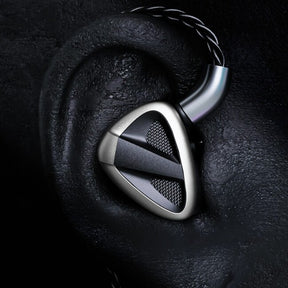 FiiO FH19 Hybrid In-Ear Monitor - IEM -2 Dynamic 6 BA – 8 Drivers, Semi-Open Earphone, Titanium midframe Aluminum shell
אוזניות מוניטור אינאיר מקצועיות חוטיות, היברידיות FiiO FH19 – 2 דרייברים דינמיים ושישה דרייברי BA במבנה פתוח חלקית

