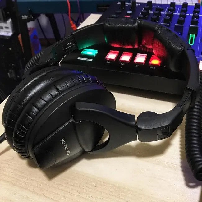 Sennheiser HD280 Pro, Professional, Over-Ear, Closed Back, Dynamic Headphones
אוזניות סנהייזר מקצועיות HD280Pro, אוזניות חוטיות, דינמיות, עוטפות אוזן גב סגור
