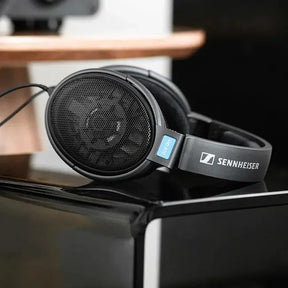 Sennheiser HD600 High-Definition Open-Back, wired Audiophile Over-Ear Dynamic Headphones
אוזניות סנהייזר HD600 - אוזניה חוטית, קשת מעל האוזן, אוזניית אודיופיל רמקול דינמי גב פתוח, צבע שחור

