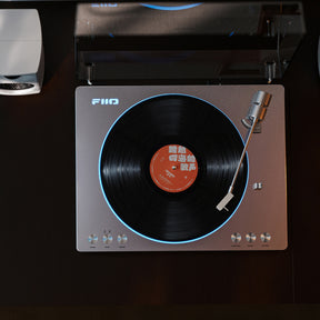FiiO TT13 – Fully Automatic Vinyl Turntable with Bluetooth, Built-in Phono Pre-Amp and Remote Control
פטיפון אוטומטי לחלוטין כולל בלוטוס, קדם מגבר מובנה ושלט רחוק  FiiO TT13
