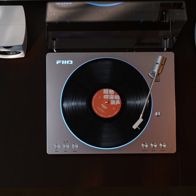 FiiO TT13 – Fully Automatic Vinyl Turntable with Bluetooth, Built-in Phono Pre-Amp and Remote Control
פטיפון אוטומטי לחלוטין כולל בלוטוס, קדם מגבר מובנה ושלט רחוק  FiiO TT13
