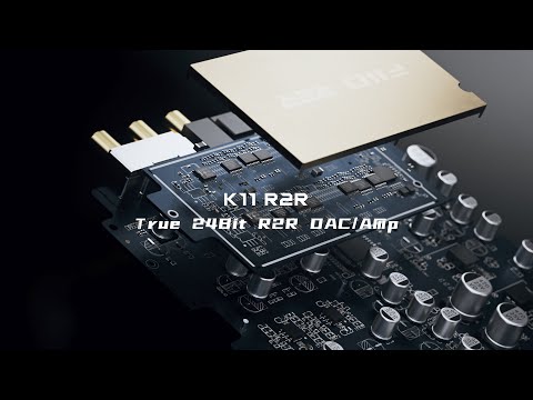 FiiO K11 R2R Desktop DAC and Headphone Amplifier - Fully differential true 24Bit R2R DAC
מגבר אוזניות שולחני וממיר אותות דיגיטל לאנלוג בשיטת מערך טרנזיזטורים (אר.טו.אר) דגם קיי11 מבית פיו