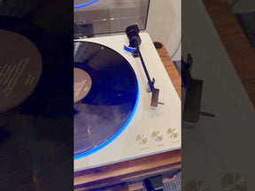 FiiO TT13 – Fully Automatic Vinyl Turntable with Bluetooth, Built-in Phono Pre-Amp and Remote Control
פטיפון אוטומטי לחלוטין כולל בלוטוס, קדם מגבר מובנה ושלט רחוק  FiiO TT13
