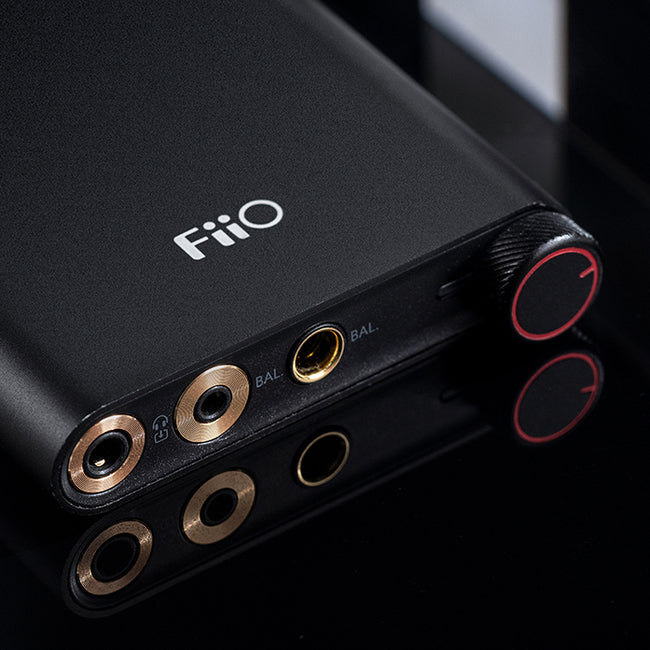 FiiO Q3 MQA Portable Headphone Amplifier&DAC, AMP/DAC: Digital to Anlog Converter  FiiO מגבר אוזניות נייד וממיר אודיו דיגיטל לאנלוג מבית 